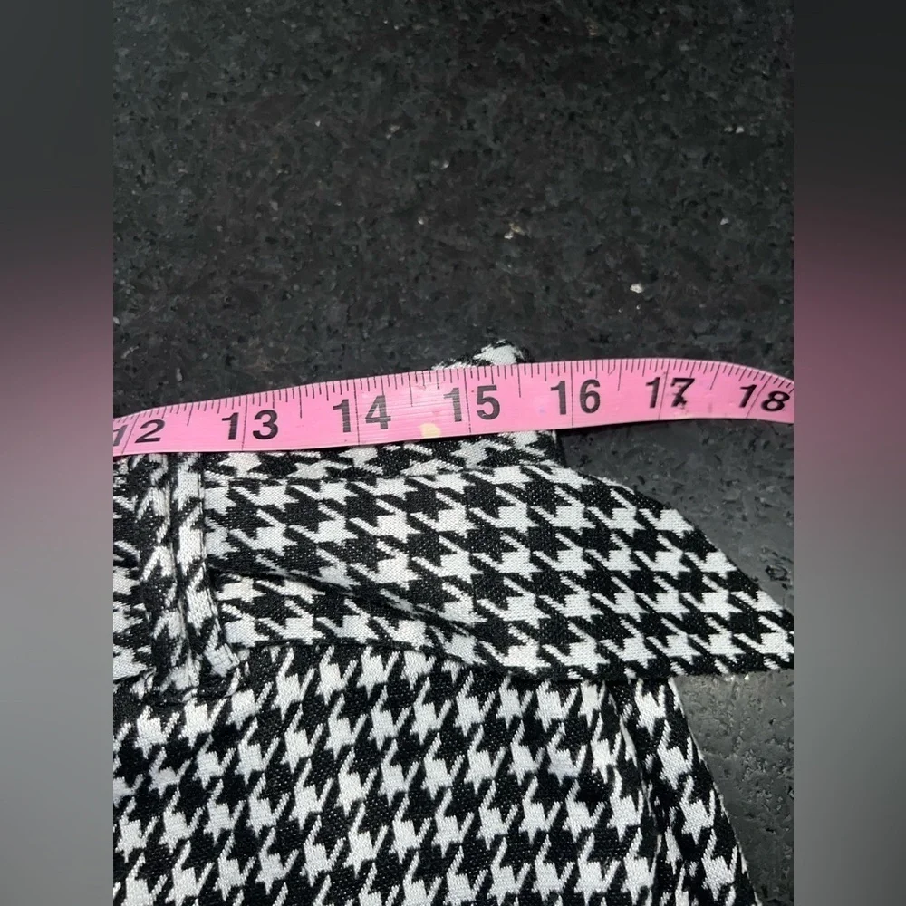 UEC RETRO EYE CANDY BELTED MINI STRETCH SKORT BLACK WHITE HOUNDSTOOTH PRINT SZ L